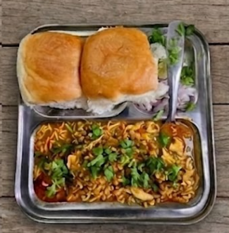 Misal Pav — Spicy sprouts curry with bread